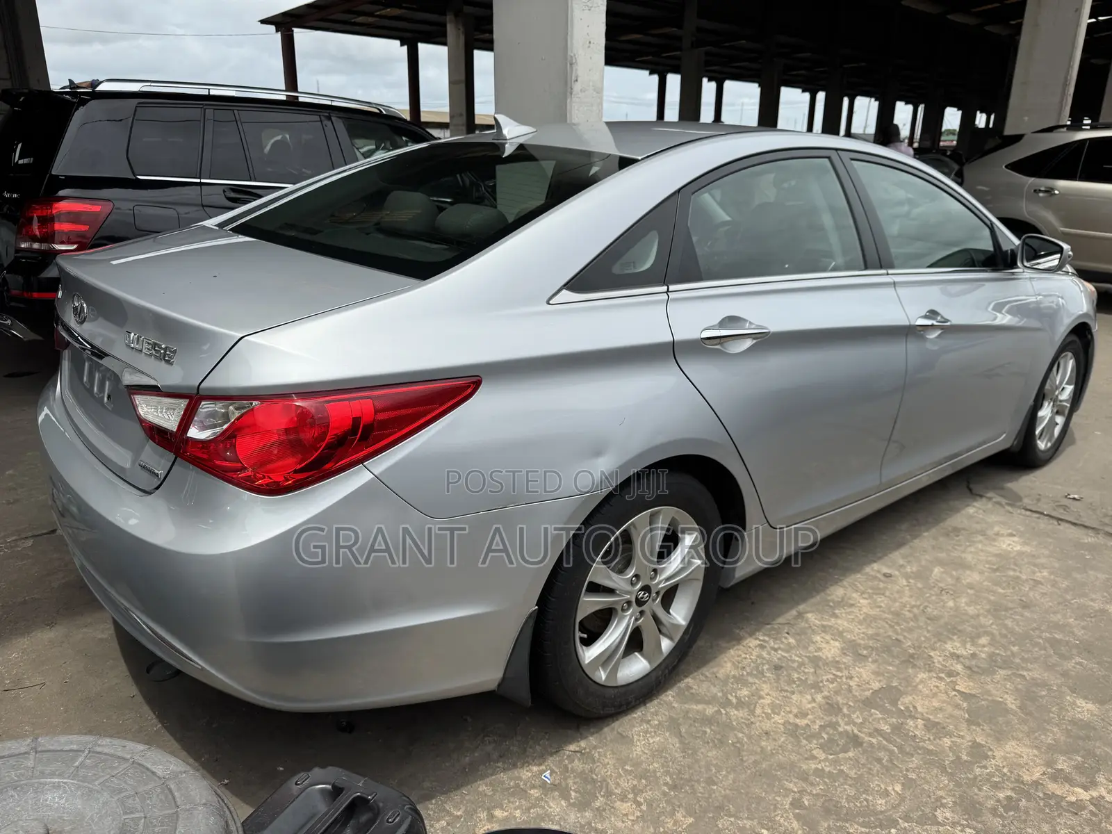 Hyundai Sonata Limited Sedan FWD (2.4L 4cyl 6A) 2011 Silver