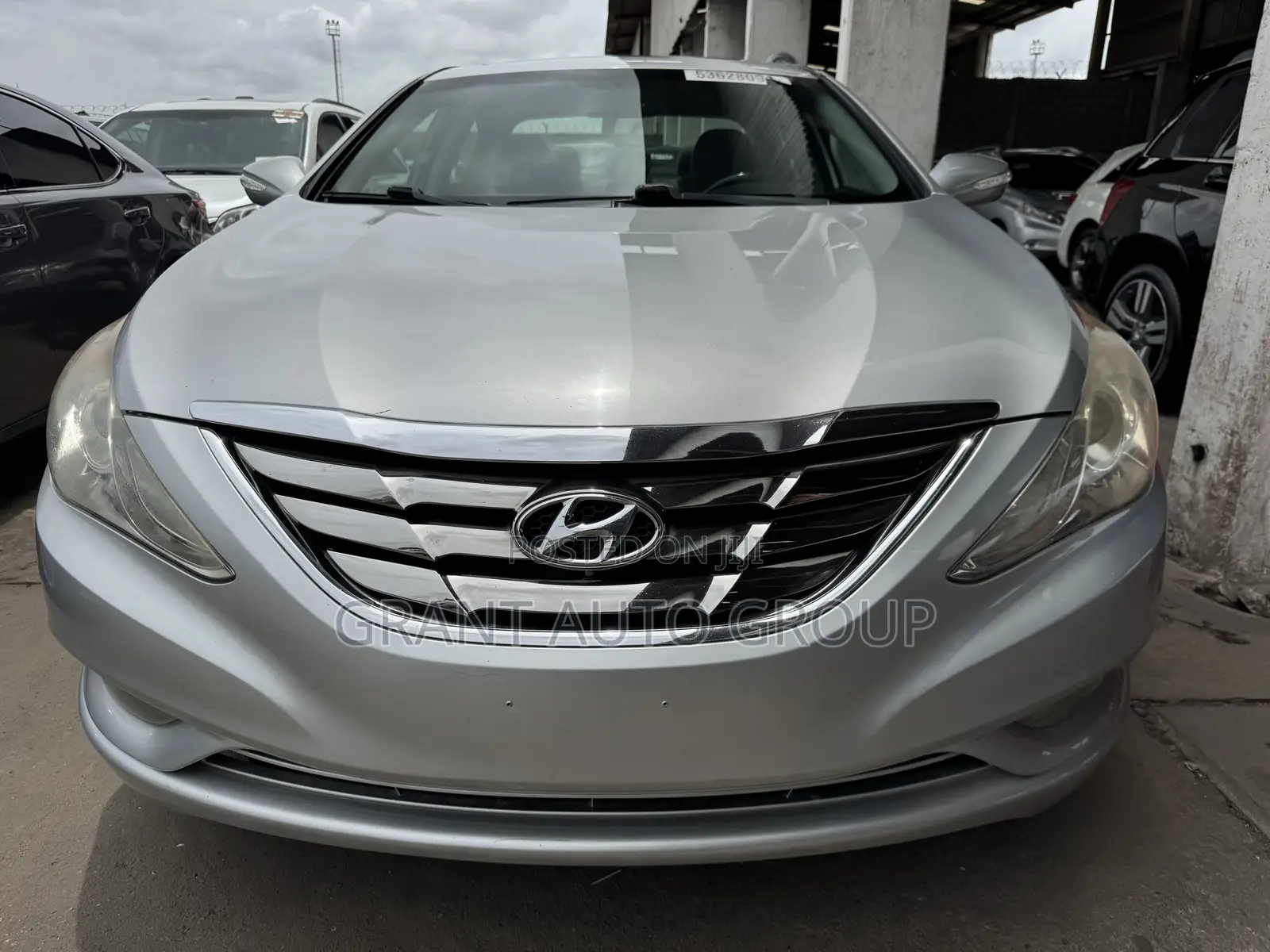 Hyundai Sonata Limited Sedan FWD (2.4L 4cyl 6A) 2011 Silver
