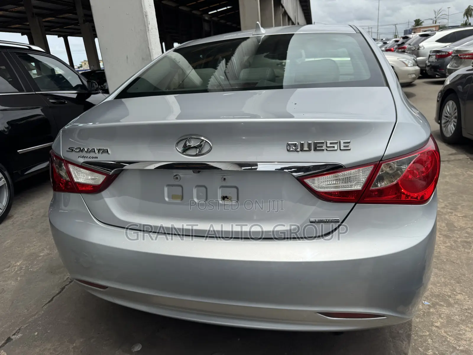 Hyundai Sonata Limited Sedan FWD (2.4L 4cyl 6A) 2011 Silver