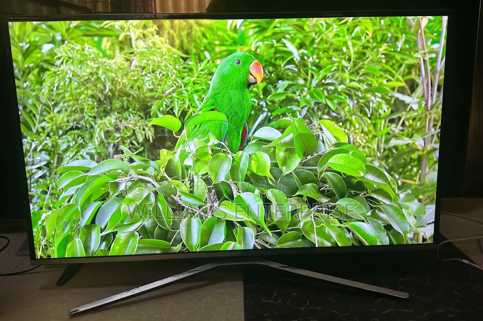 32 Inch Samsung Uhd HDR Smart Tv