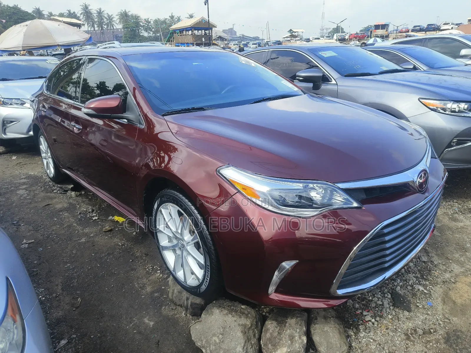 Toyota Avalon XLE Premium Sedan FWD (3.5L 6cyl 6A) 2013 Red