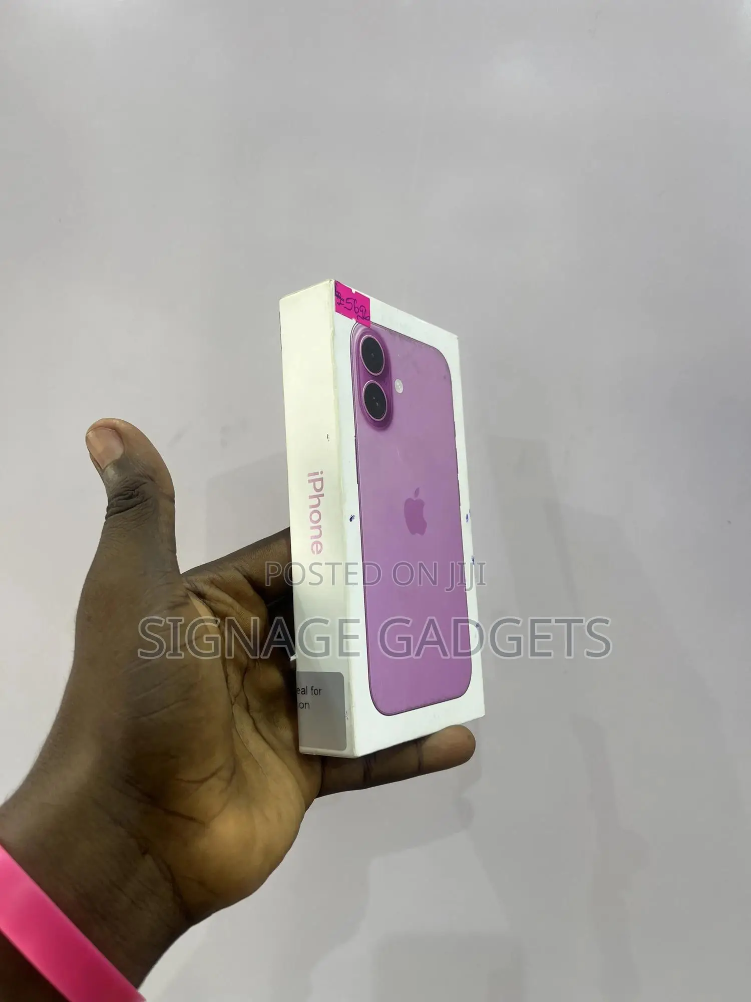 New Apple iPhone 16 256 GB Pink