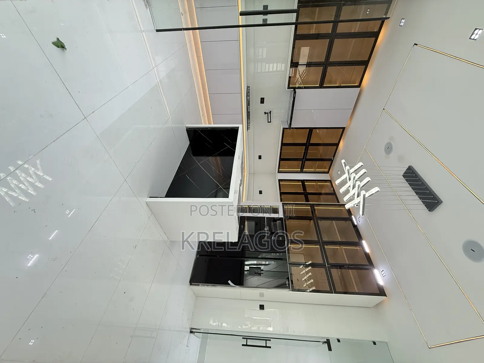 5bdrm Duplex in Chevron for sale