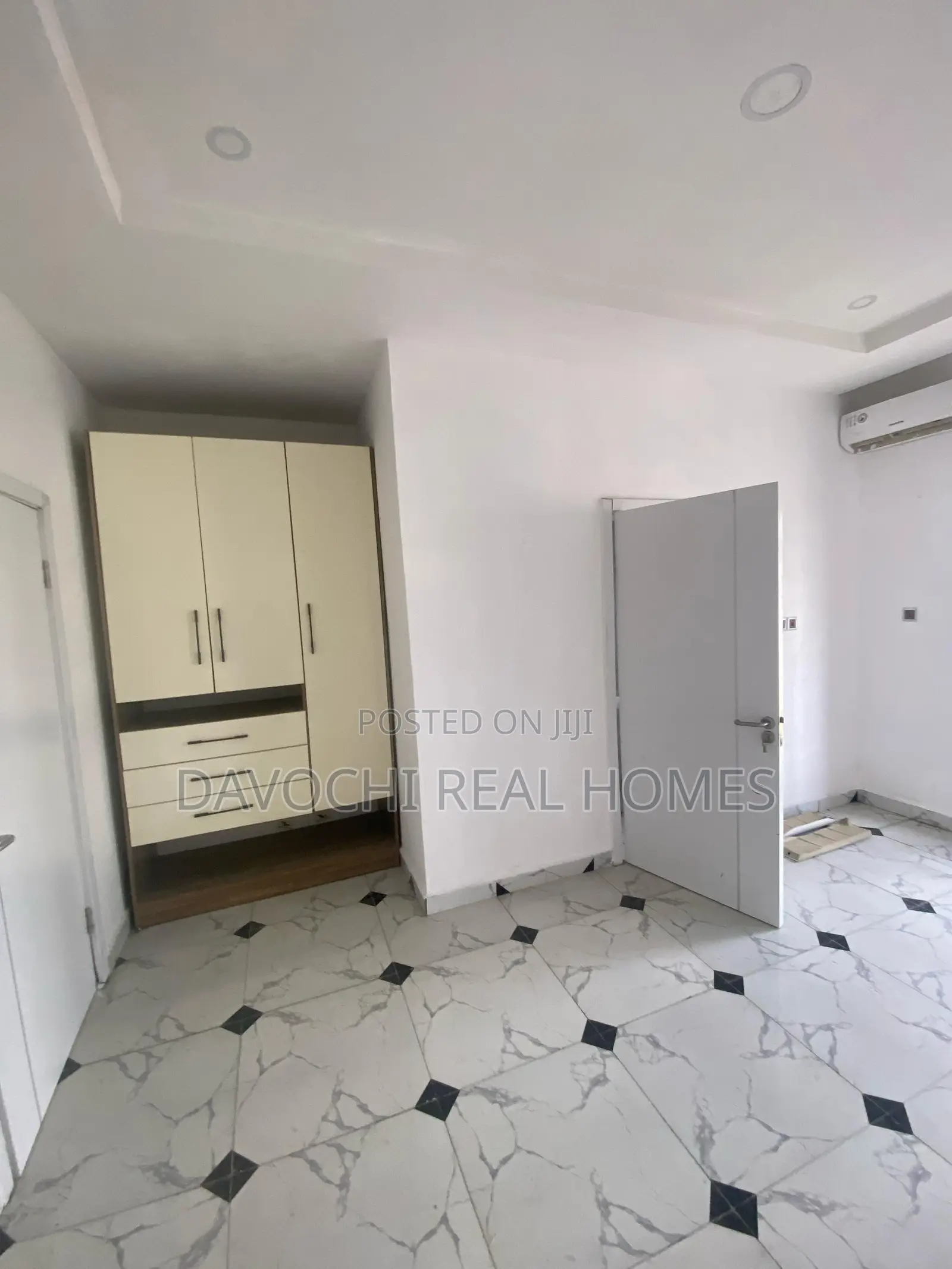 2bdrm Apartment in Orchid Road., Lekki Phase 2 for rent