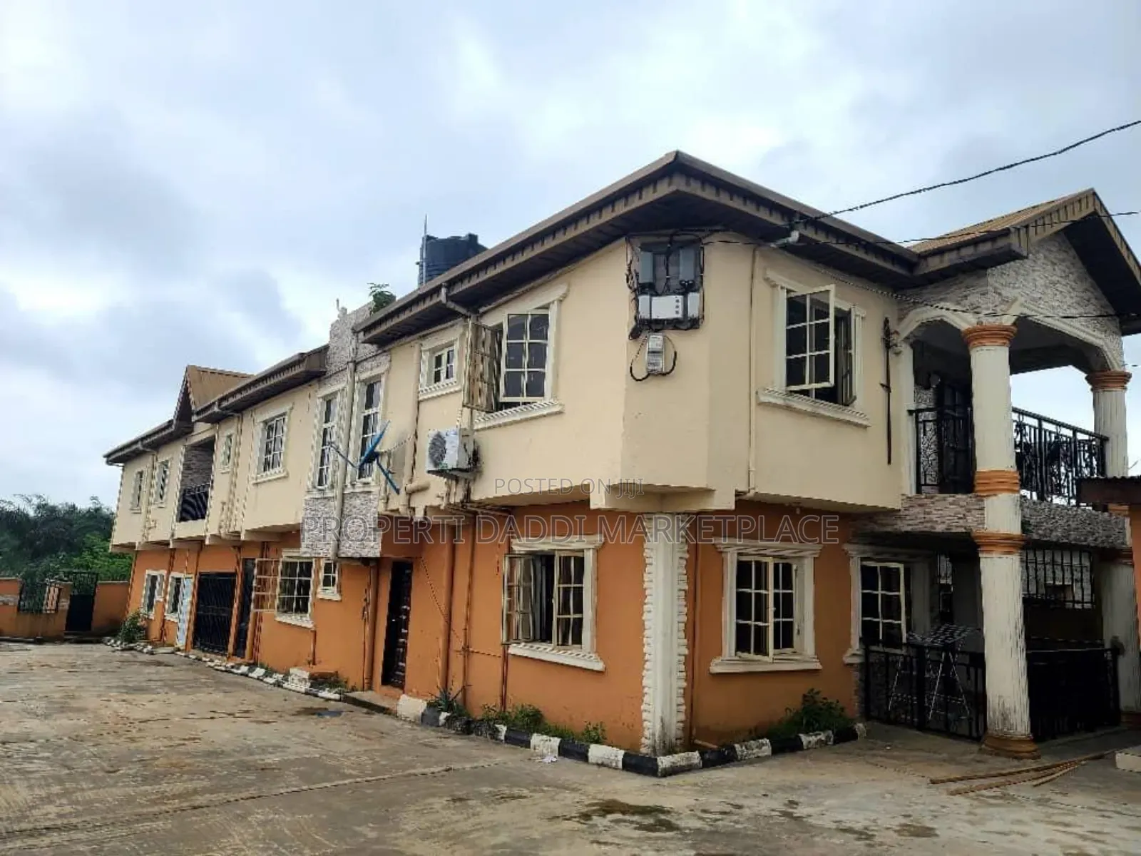 8bdrm Block of Flats in Ayobo for sale