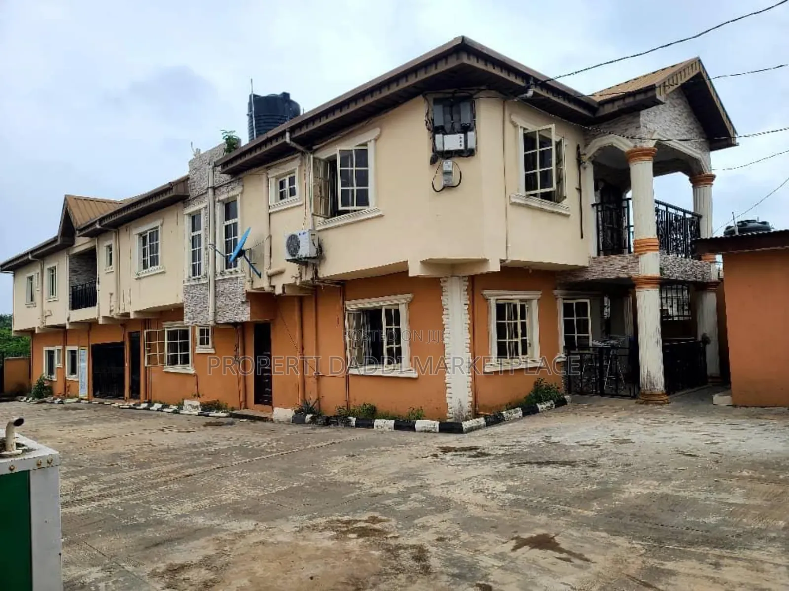 8bdrm Block of Flats in Ayobo for sale