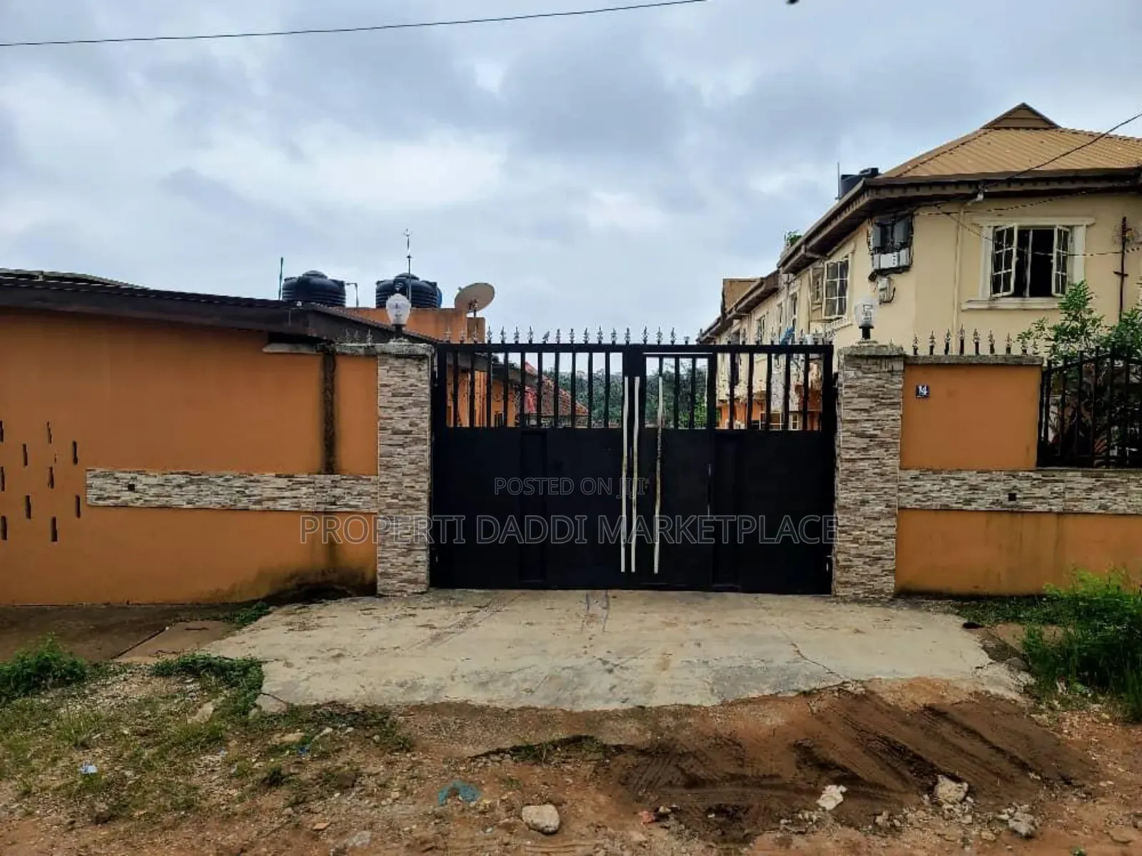 8bdrm Block of Flats in Ayobo for sale