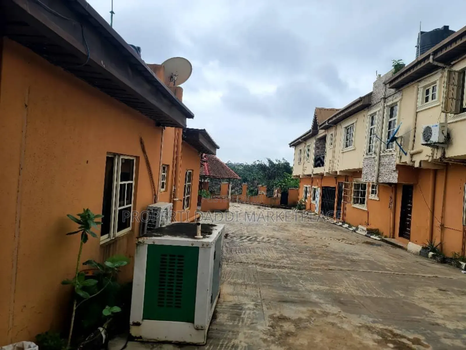 8bdrm Block of Flats in Ayobo for sale