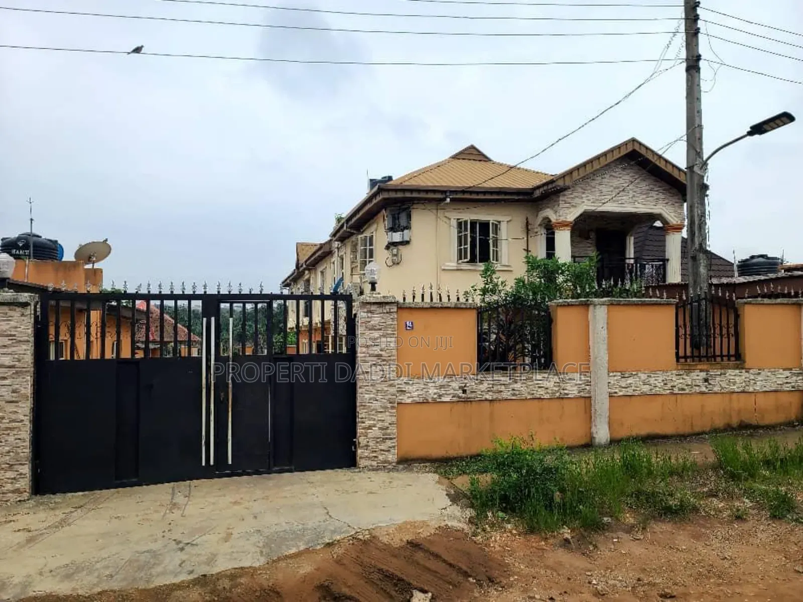 8bdrm Block of Flats in Ayobo for sale