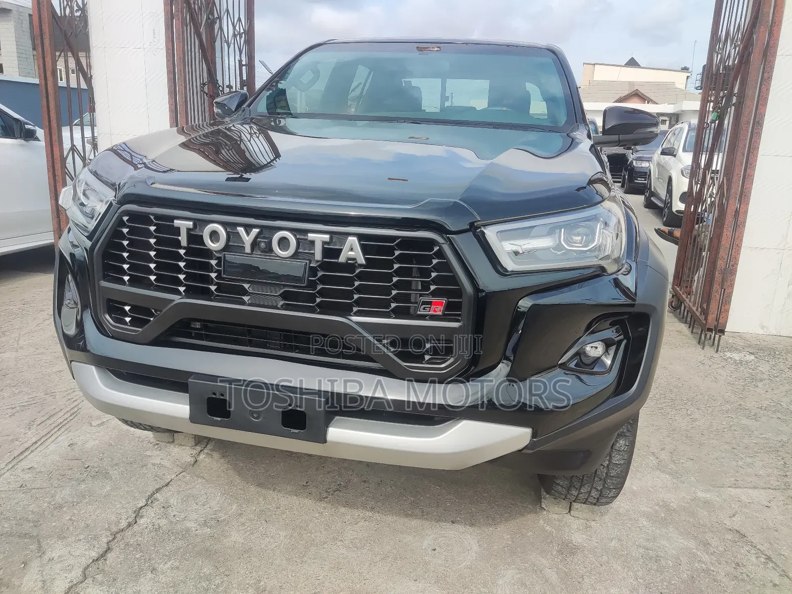 Toyota Hilux 2024 Black