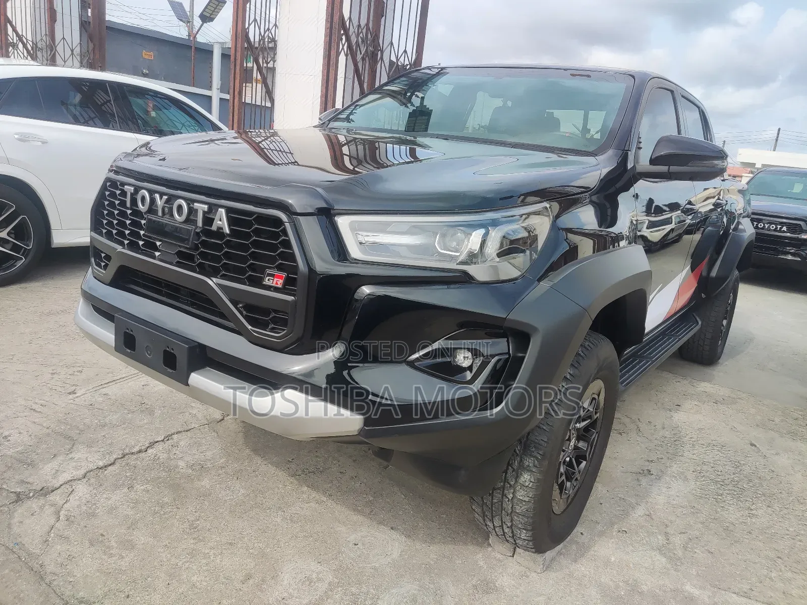 Toyota Hilux 2024 Black