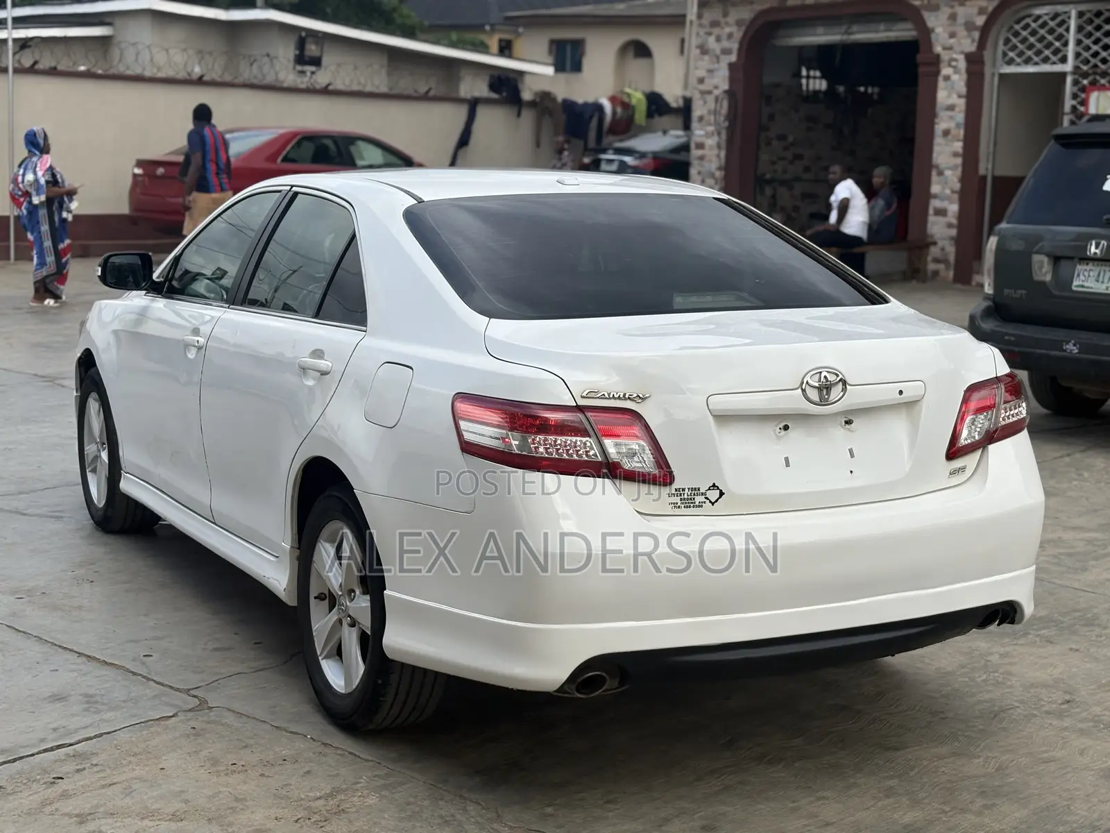Toyota Camry SE 4dr Sedan (2.5L 4cyl 6AM) 2010 White