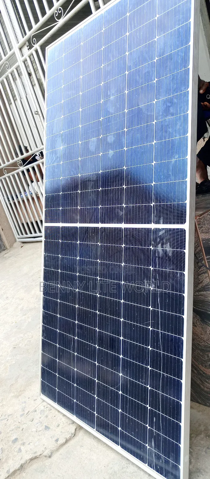 600 Watt Jinko Solar Panel 144 Cells