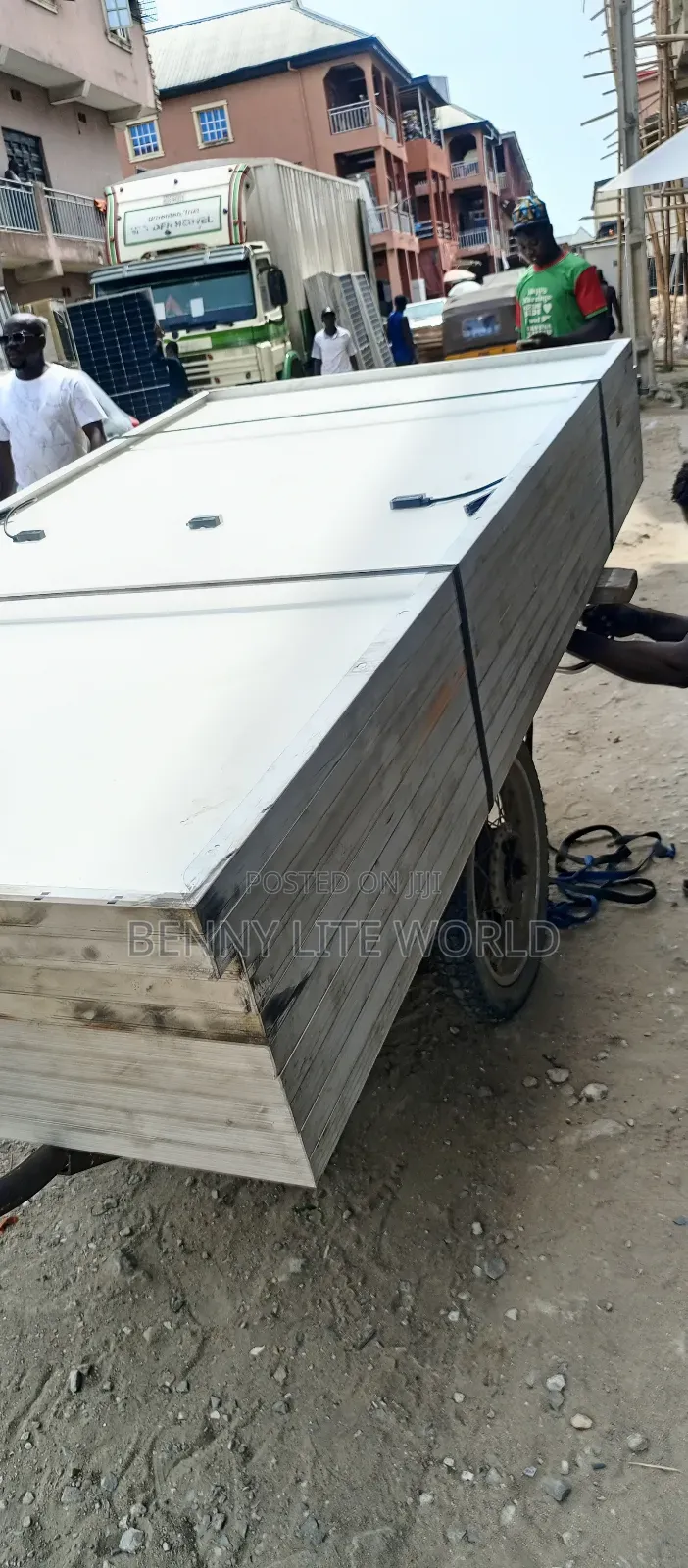 600 Watt Jinko Solar Panel 144 Cells
