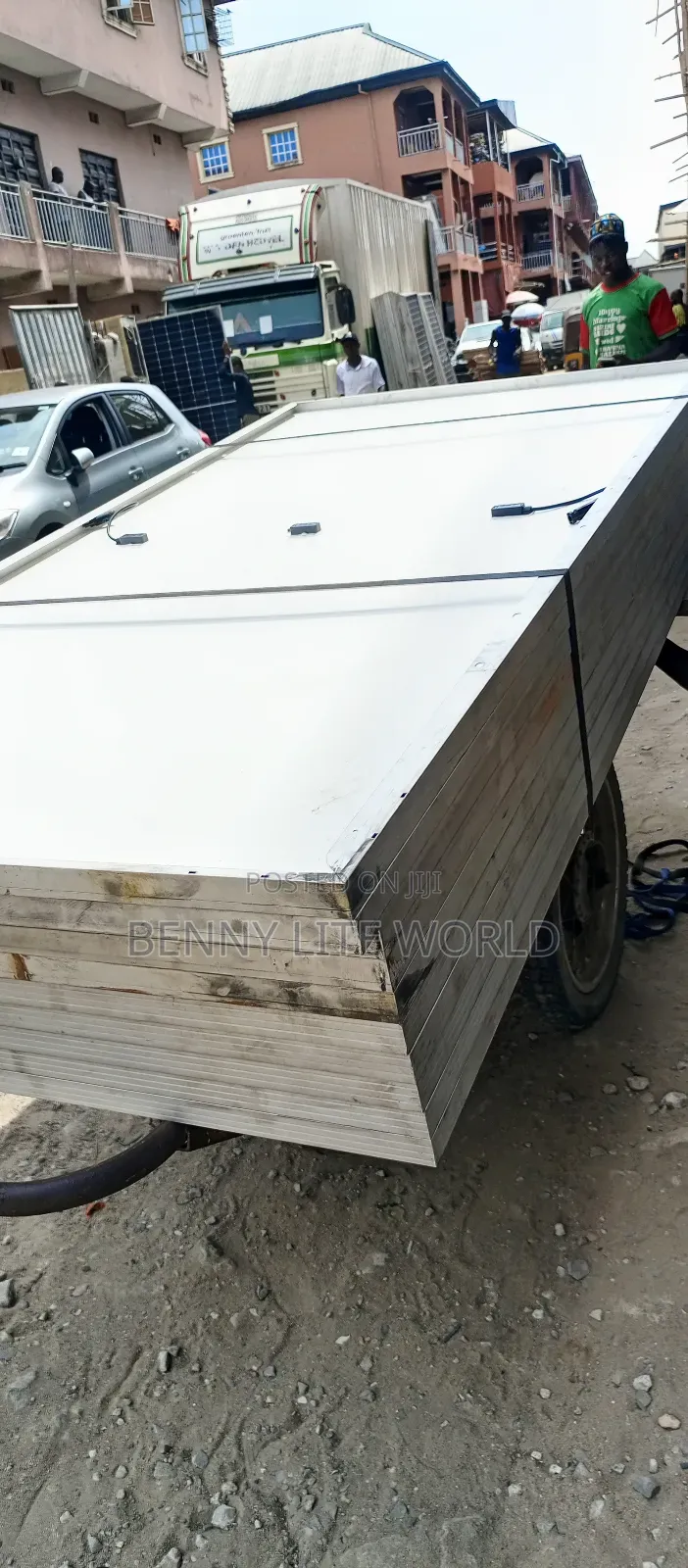 600 Watt Jinko Solar Panel 144 Cells