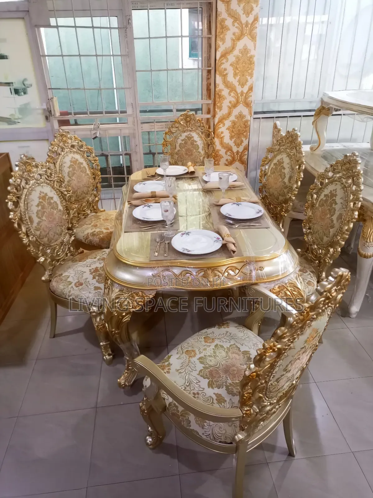 Newly Royal Dining Set by 6seaters