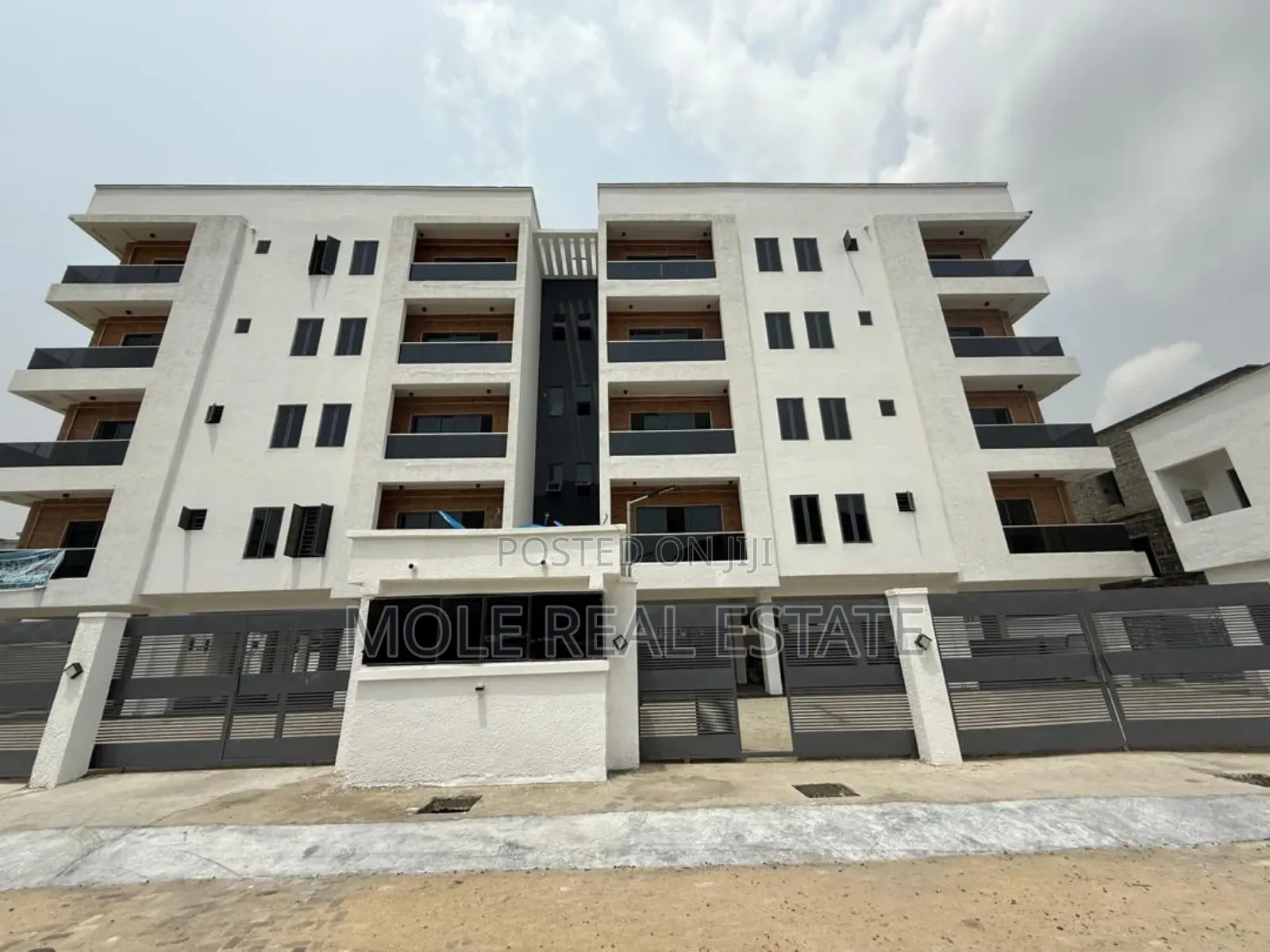 Furnished 3bdrm Apartment in Ikate Leki for sale