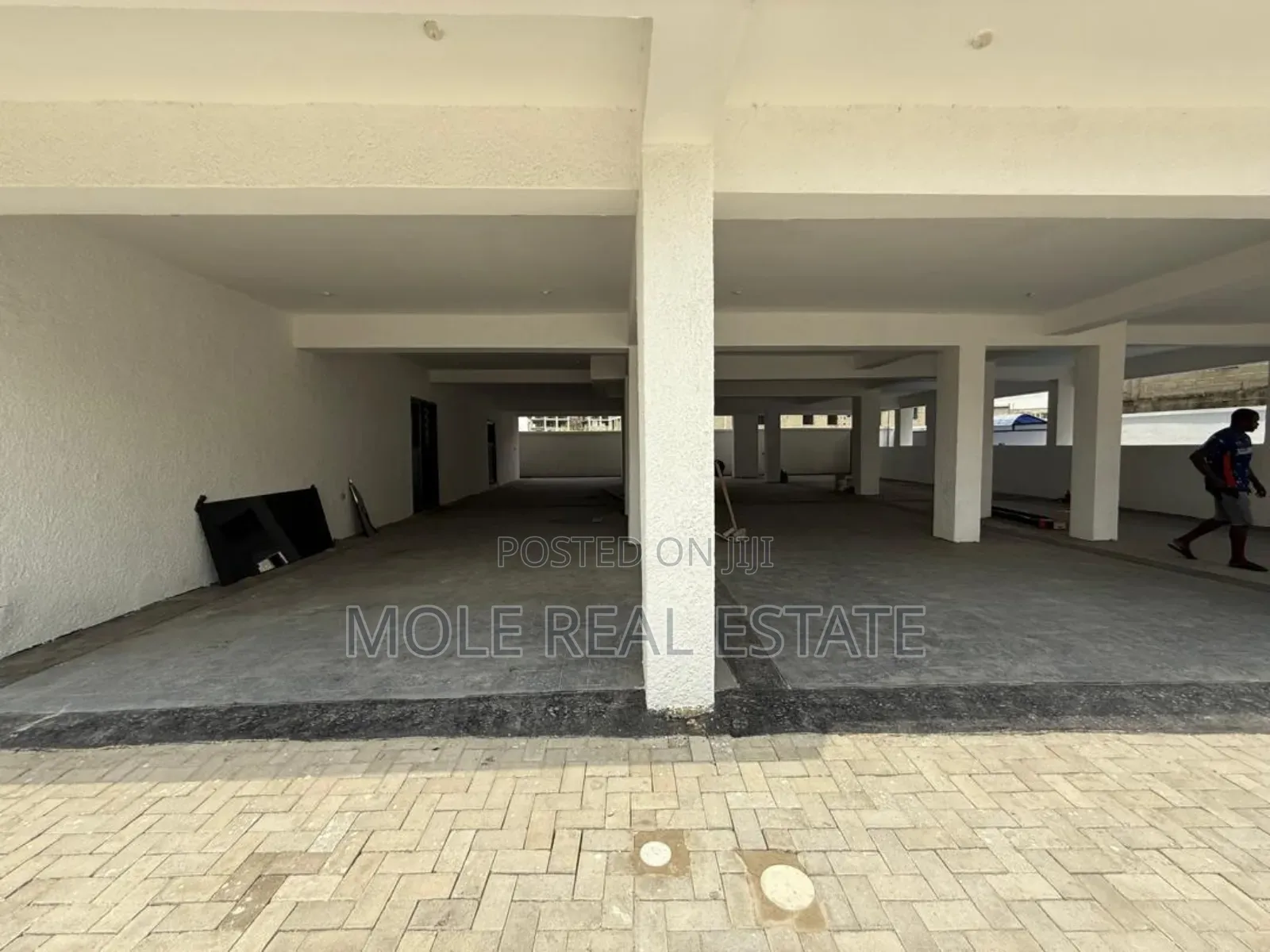 Furnished 3bdrm Apartment in Ikate Leki for sale