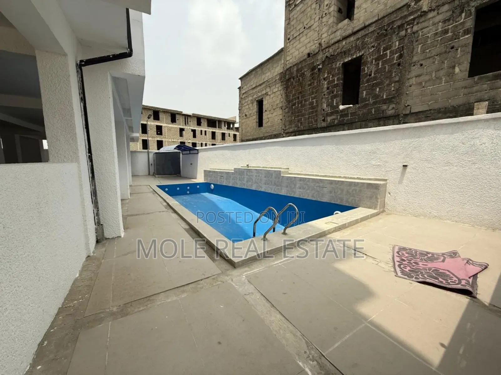 Furnished 3bdrm Apartment in Ikate Leki for sale