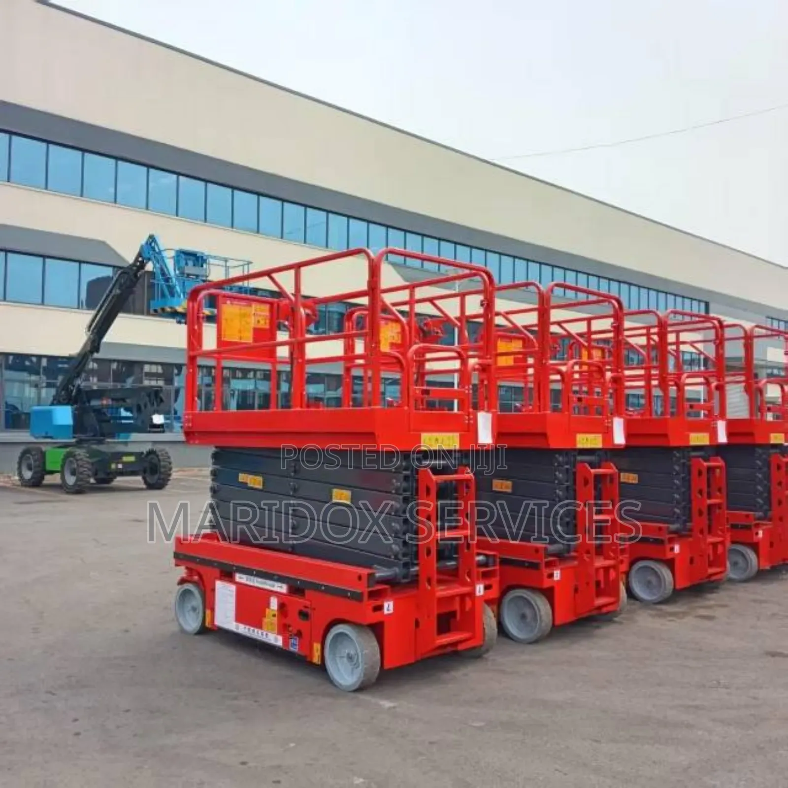 Battery-Powered Scissor Lift 300kgx12m