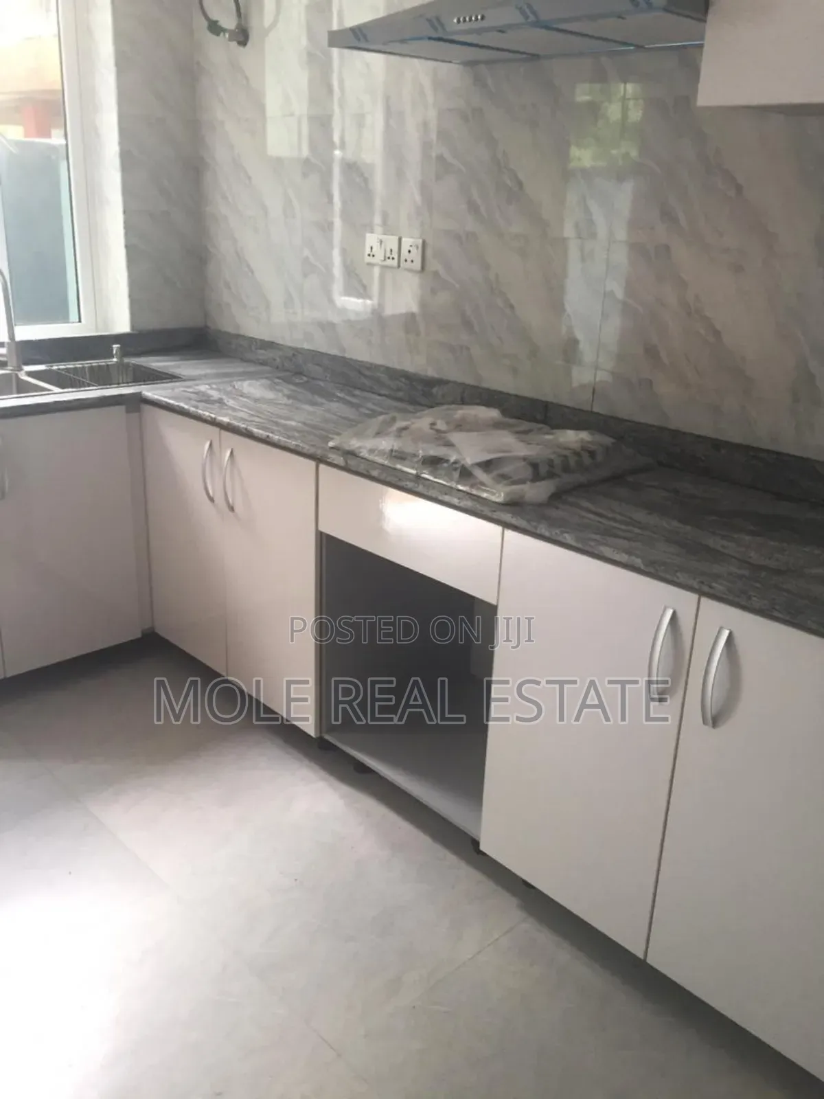 3bdrm Block of Flats in Egbada, Egbeda / Egbeda for sale