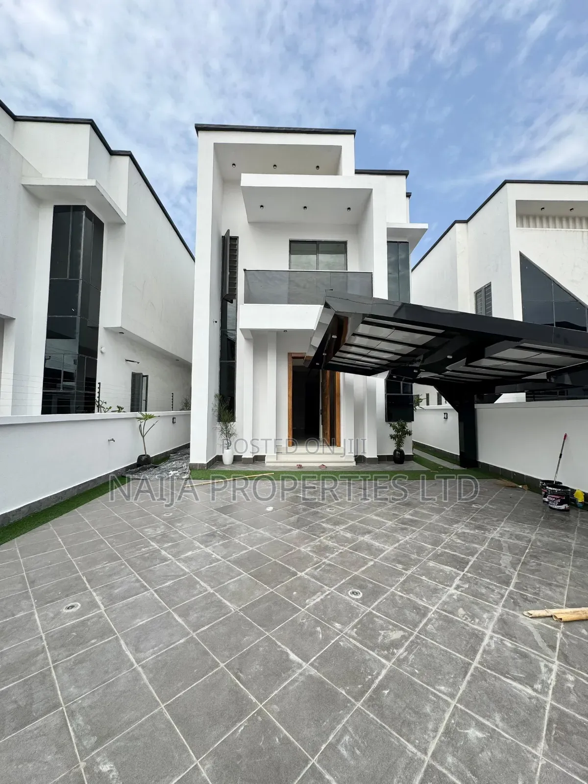 5bdrm Duplex in Chevron, Lekki for sale