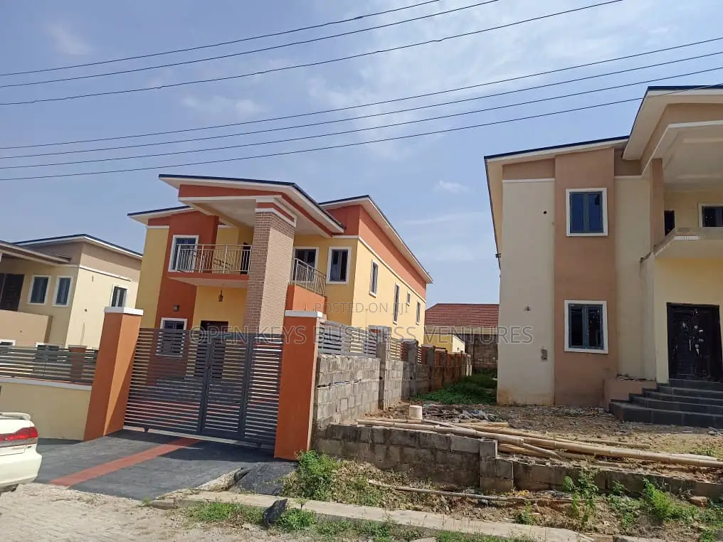 4bdrm Duplex in S&T Estate, Jericho for sale