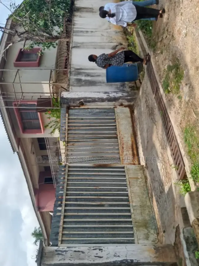 3bdrm Block of Flats in Abayomi Akinmosa, Idishin for sale