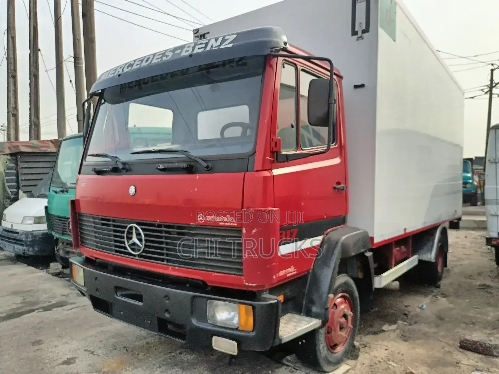 Mercedes-Benz 2000 Red