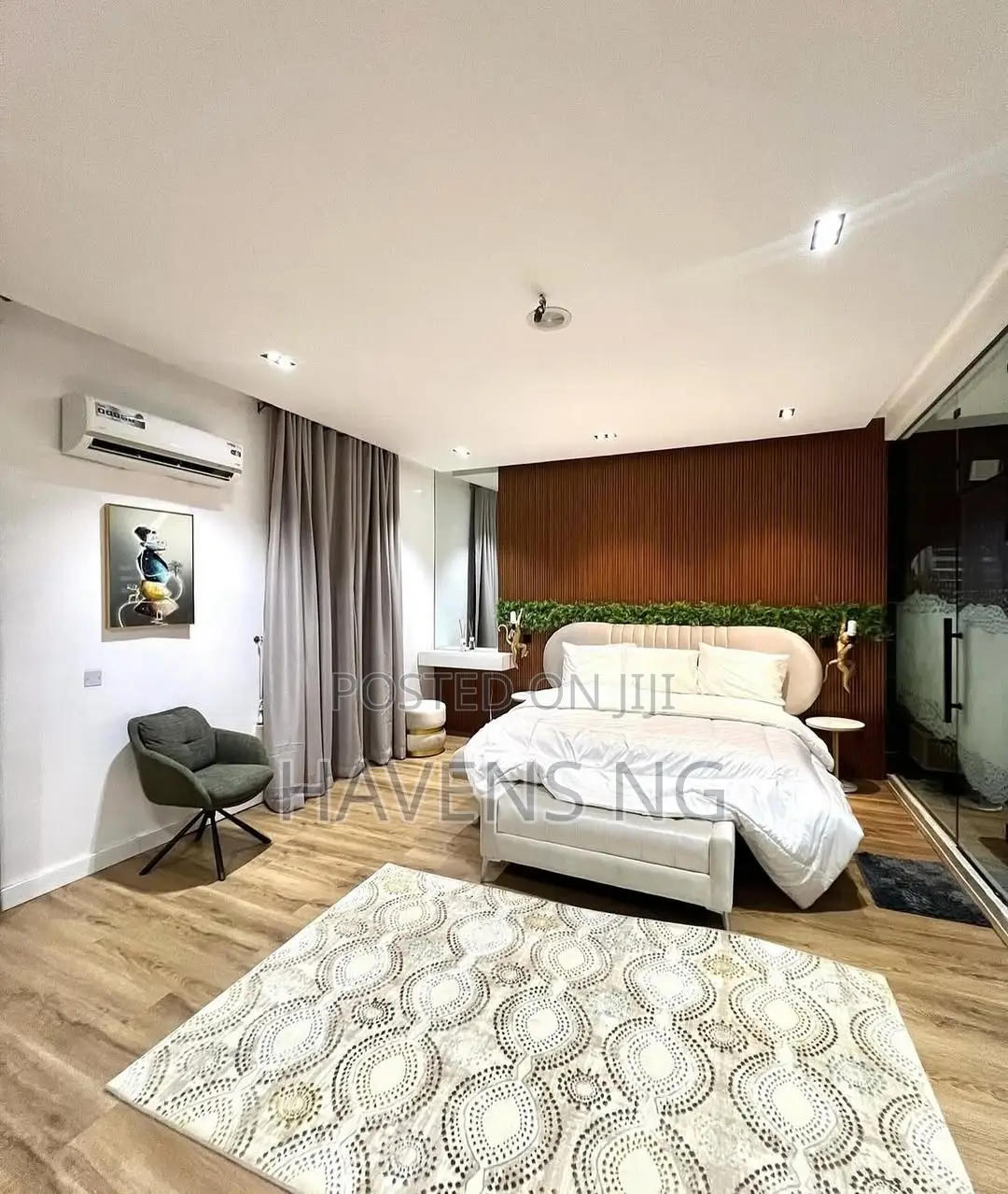 Luxurious Three Bedroom Stunning Apartment