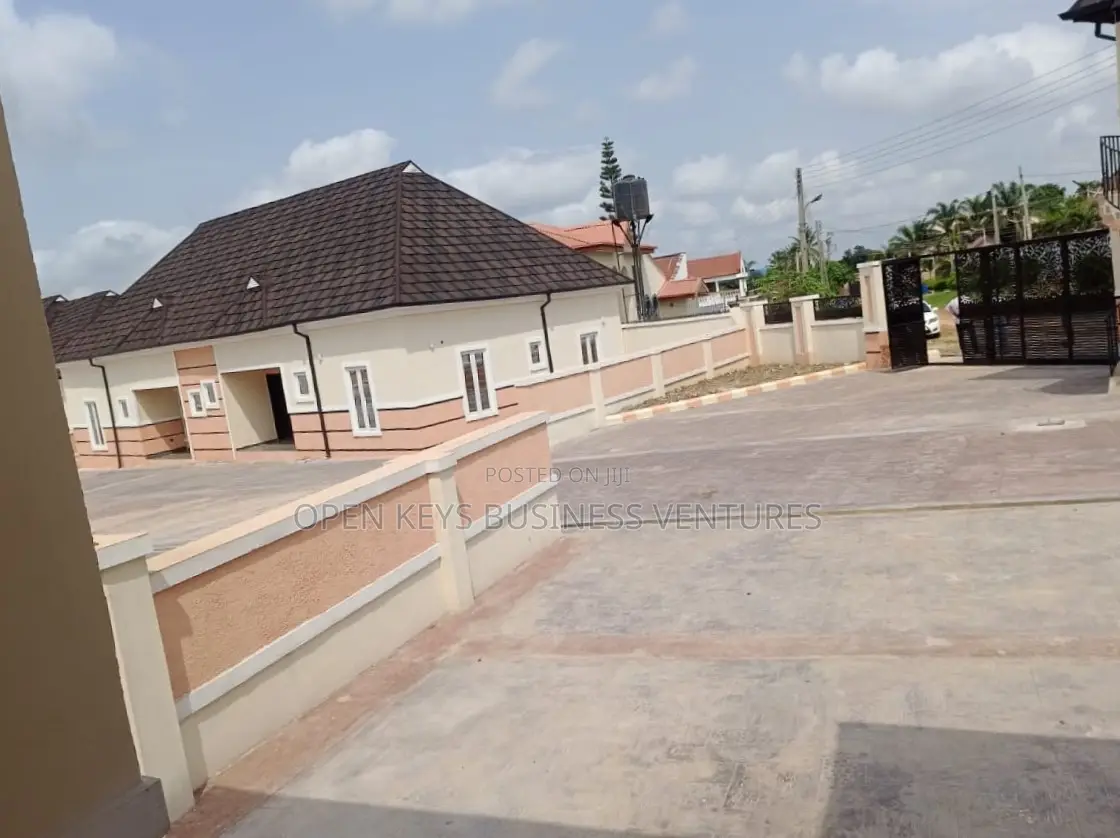 3bdrm Bungalow in Bera, Akobo for sale