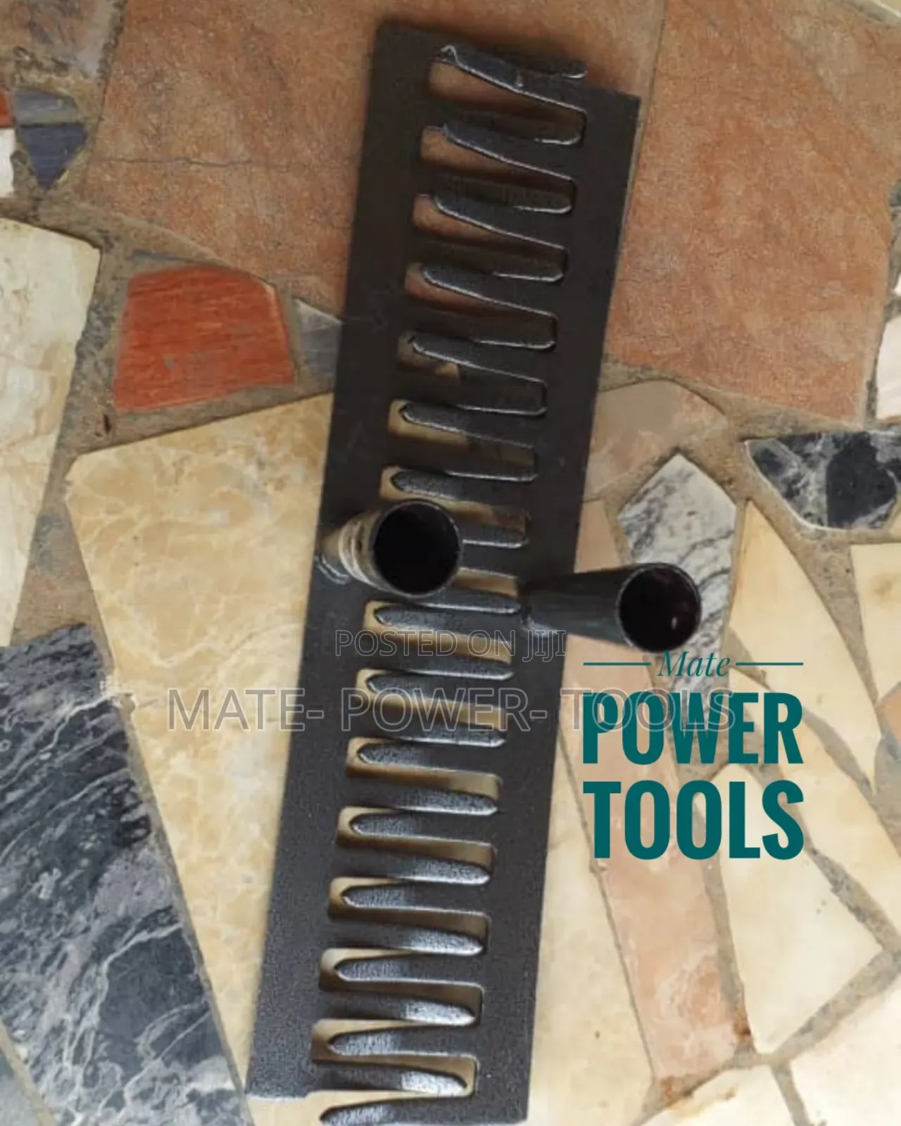 Heavy Duty Wooden Shaft Garden Rake - 16 Teeth