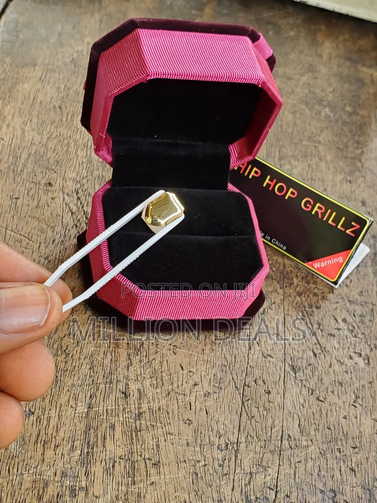 Gold Steel Single Stylish Teeth Grill