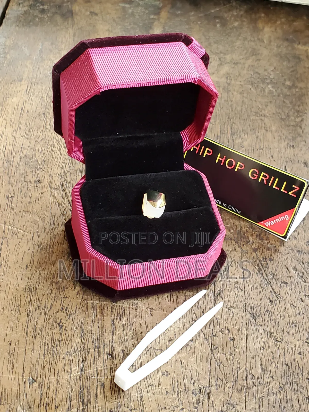Gold Steel Single Stylish Teeth Grill