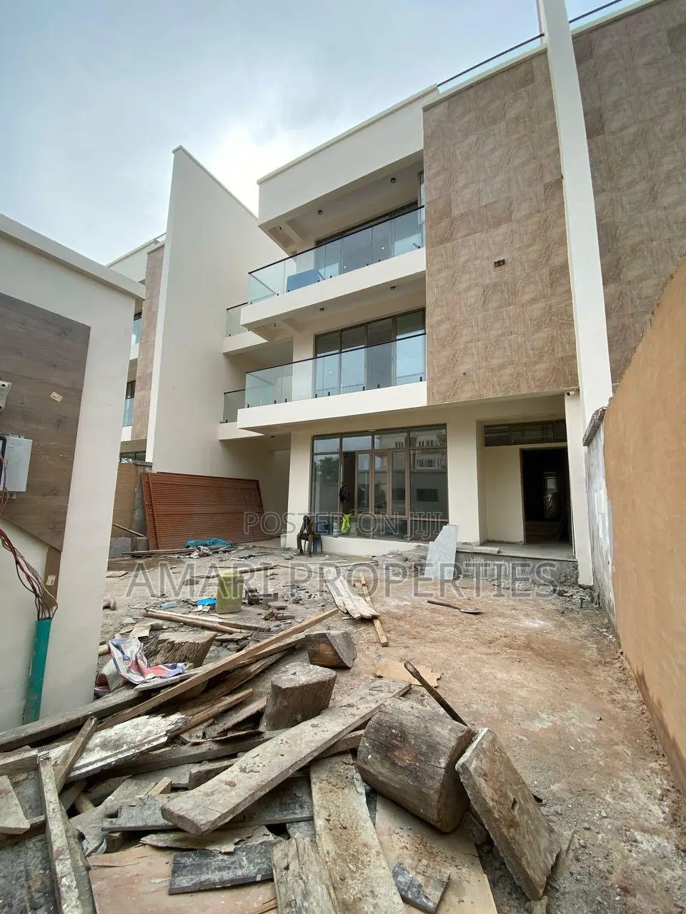 5bdrm Duplex in Banana Island for rent
