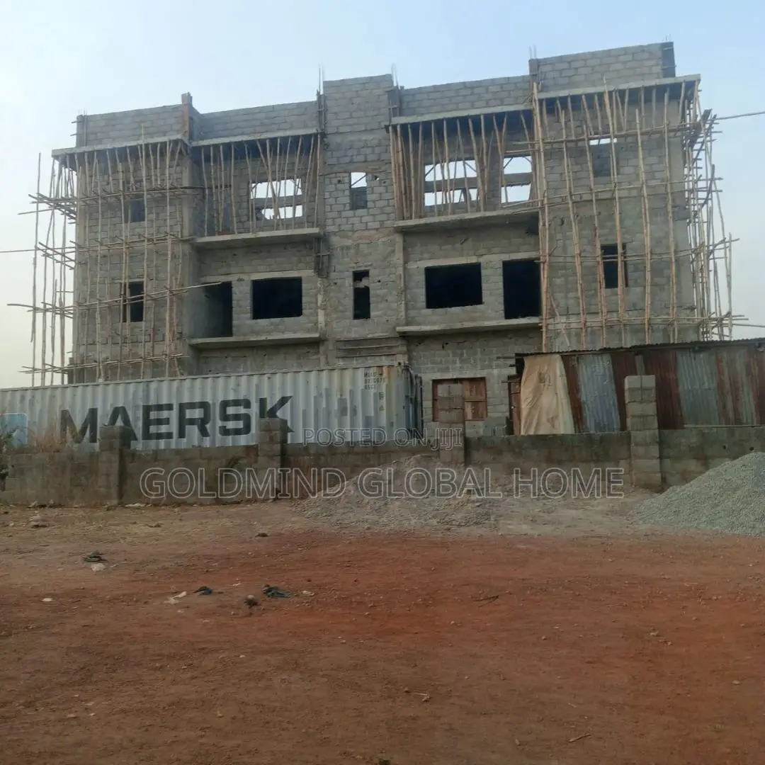 3bdrm Block Of Flats In Mabushi For Sale