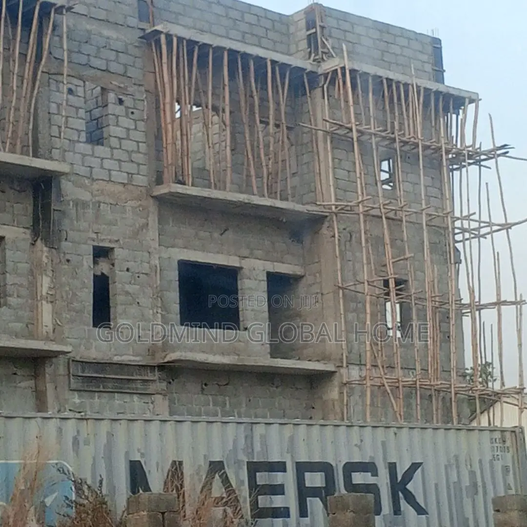 3bdrm Block Of Flats In Mabushi For Sale