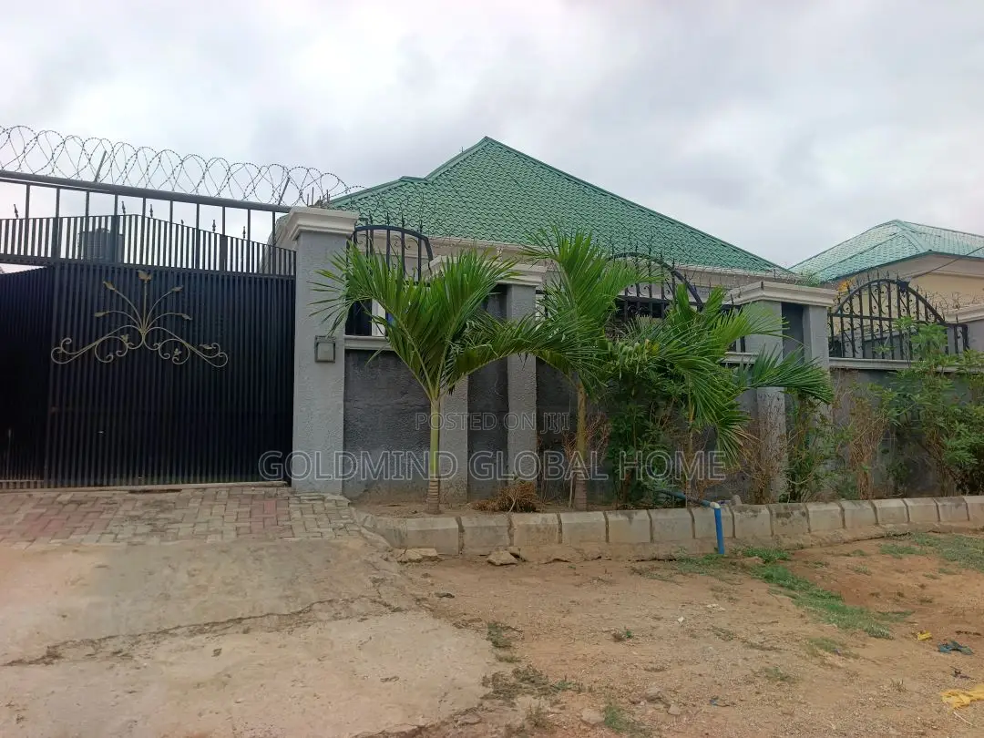 3bdrm Bungalow in Lugbe Aiport Road for sale
