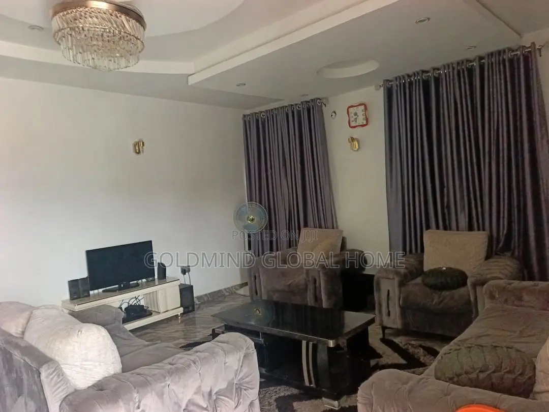 3bdrm Bungalow in Lugbe Aiport Road for sale