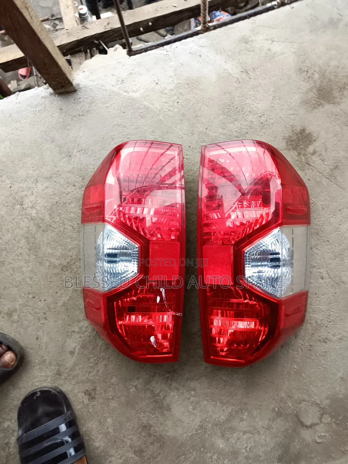 Back/Tail Light Toyota Tundra 2015-2017