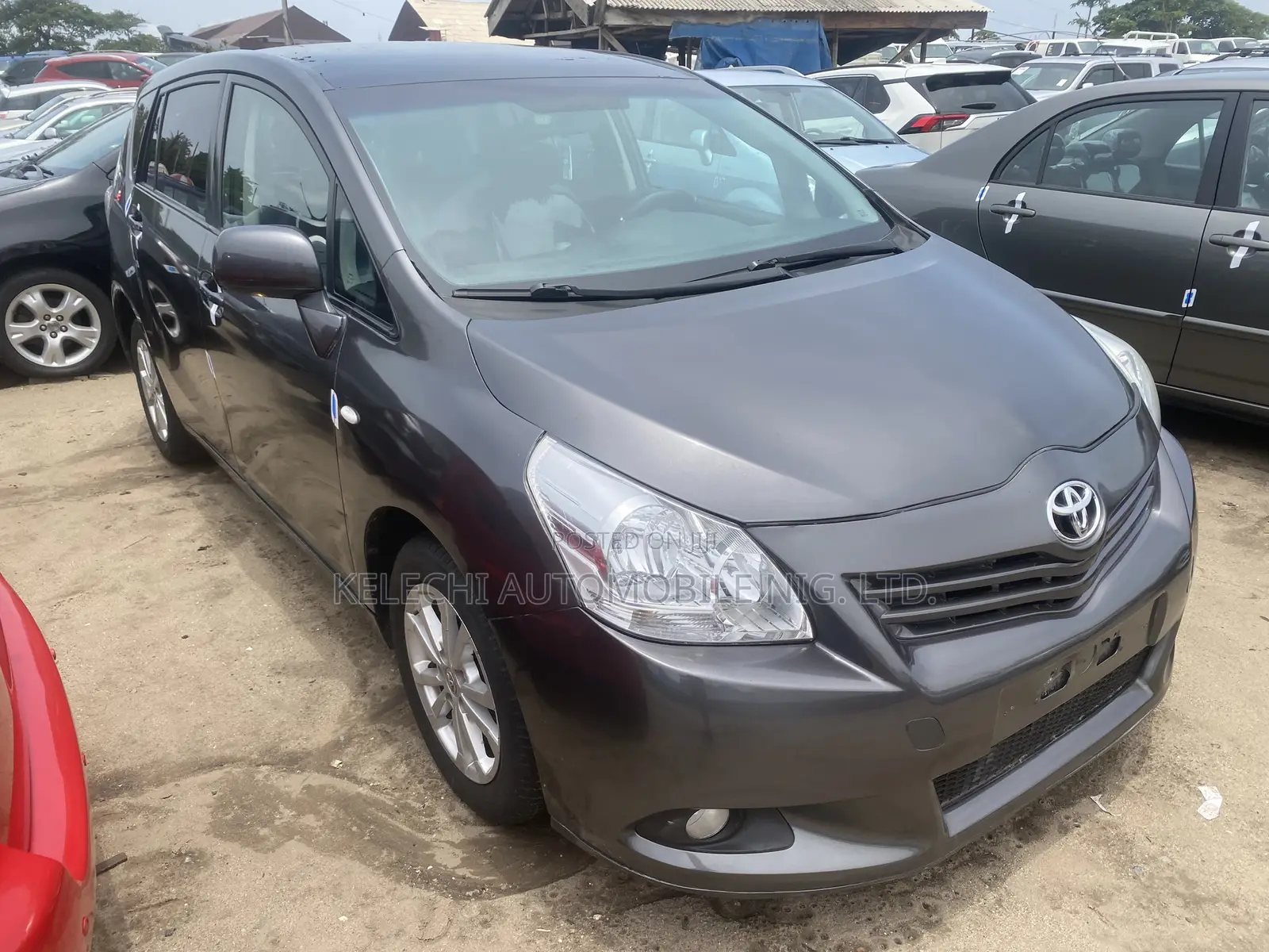 Toyota Verso 1.8 2013 Gray