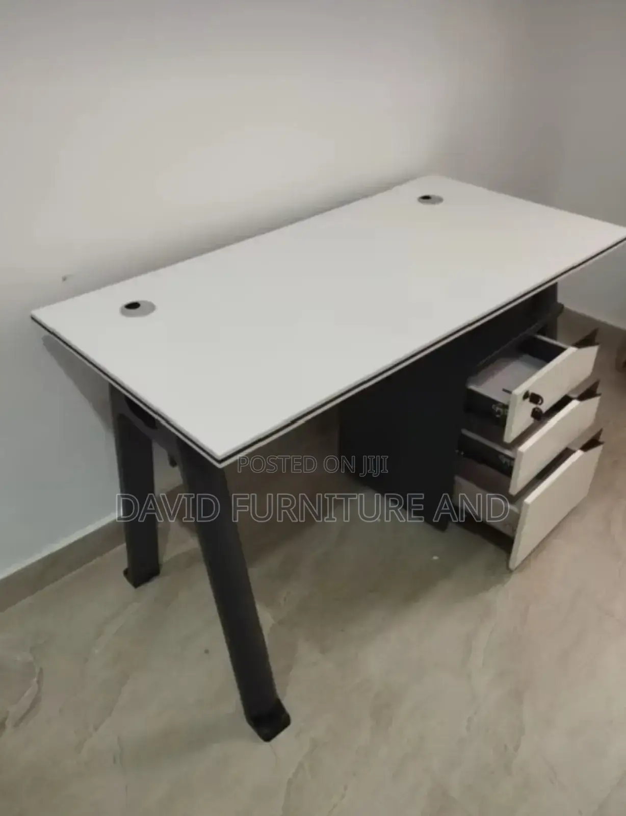 Mobile Drawer Office Table