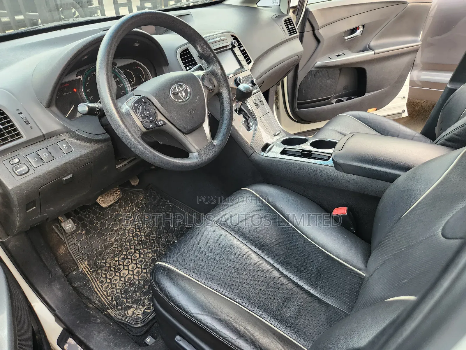 Toyota Venza XLE 4dr Wagon AWD (2.7L 4cyl 6A) 2015 White