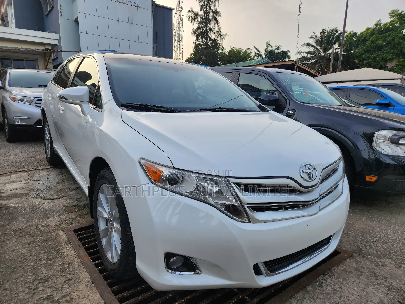Toyota Venza XLE 4dr Wagon AWD (2.7L 4cyl 6A) 2015 White