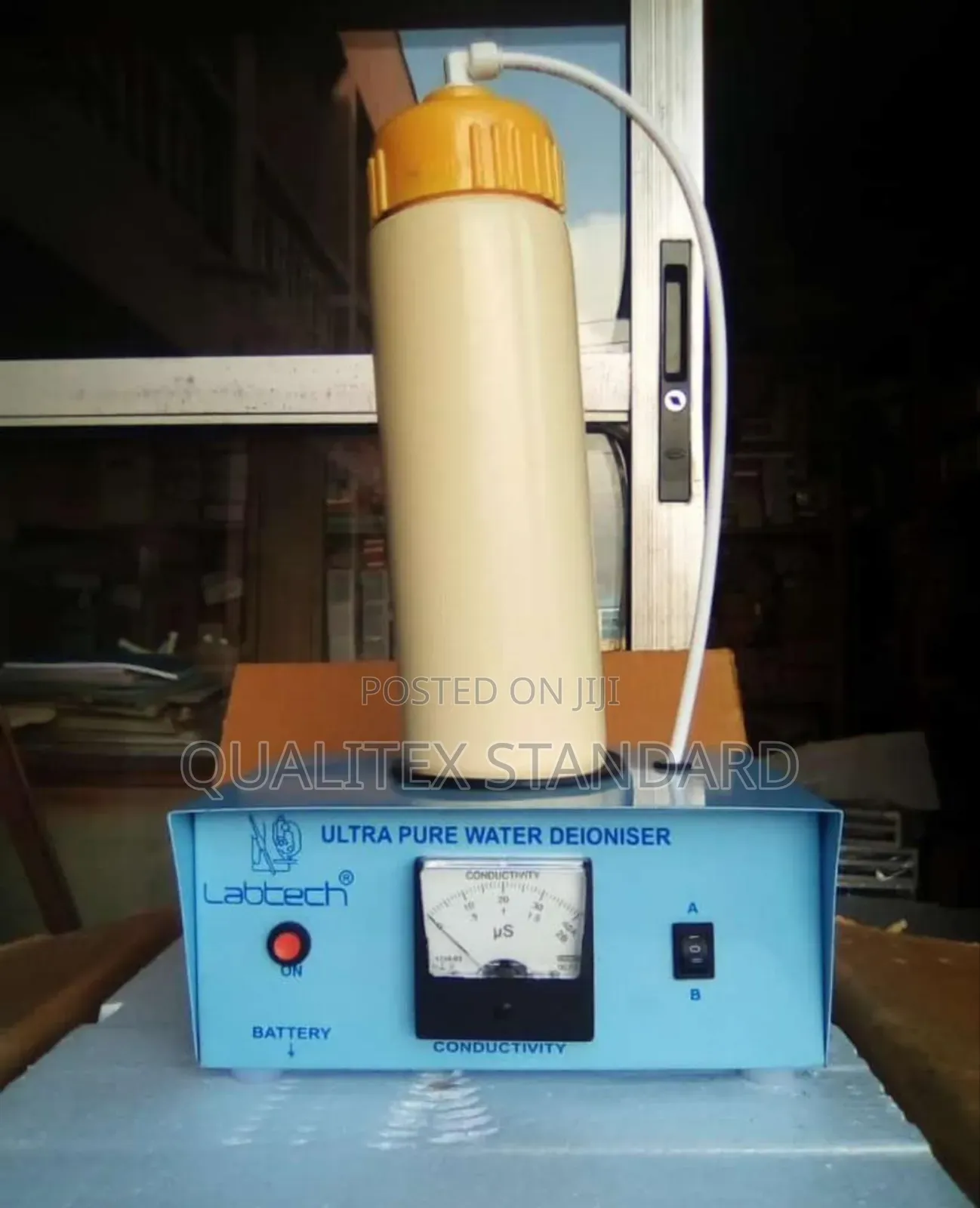 Ultra Pure Water Deioniser  ( Labtech )