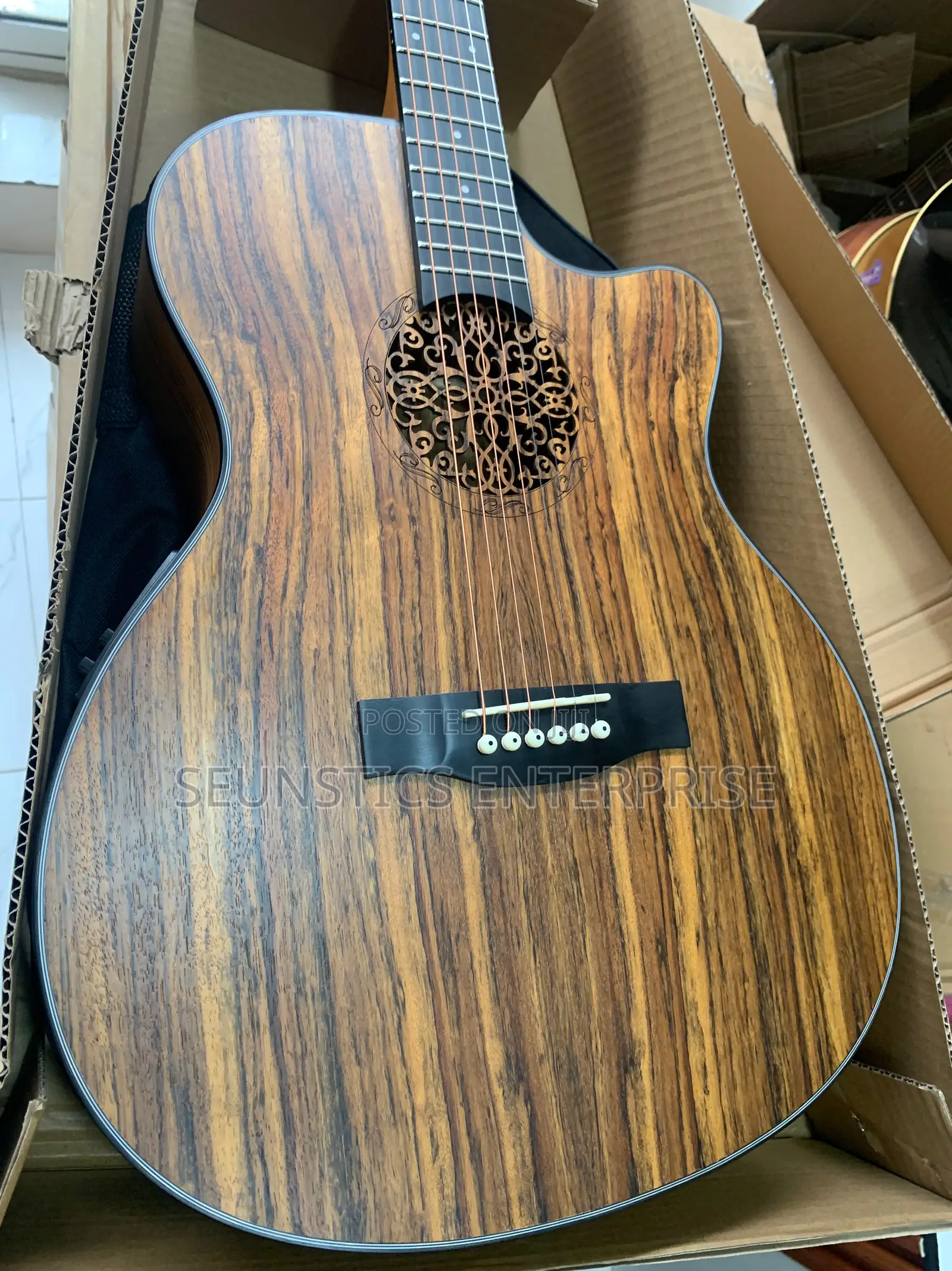 Sweet Smiger Lg 09 Eq Electro Acoustic Guitar