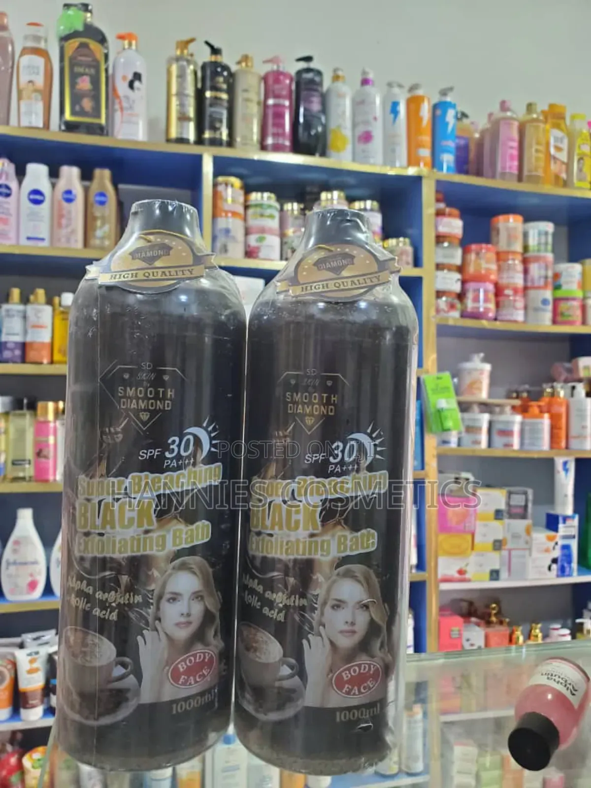 Smooth Diamond Extra Bleaching Black Shower Cream