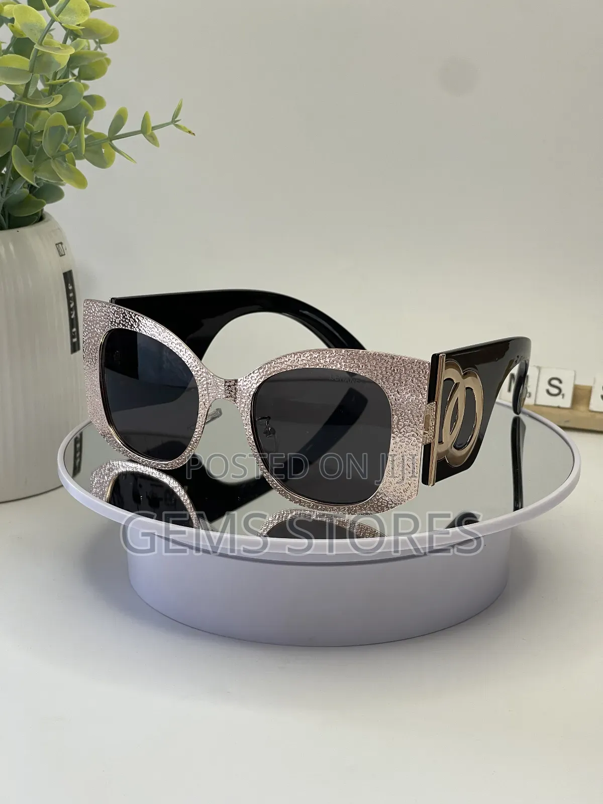 Oversized Glitter Textured Cat-Eye Sunglasses - Chic Bold