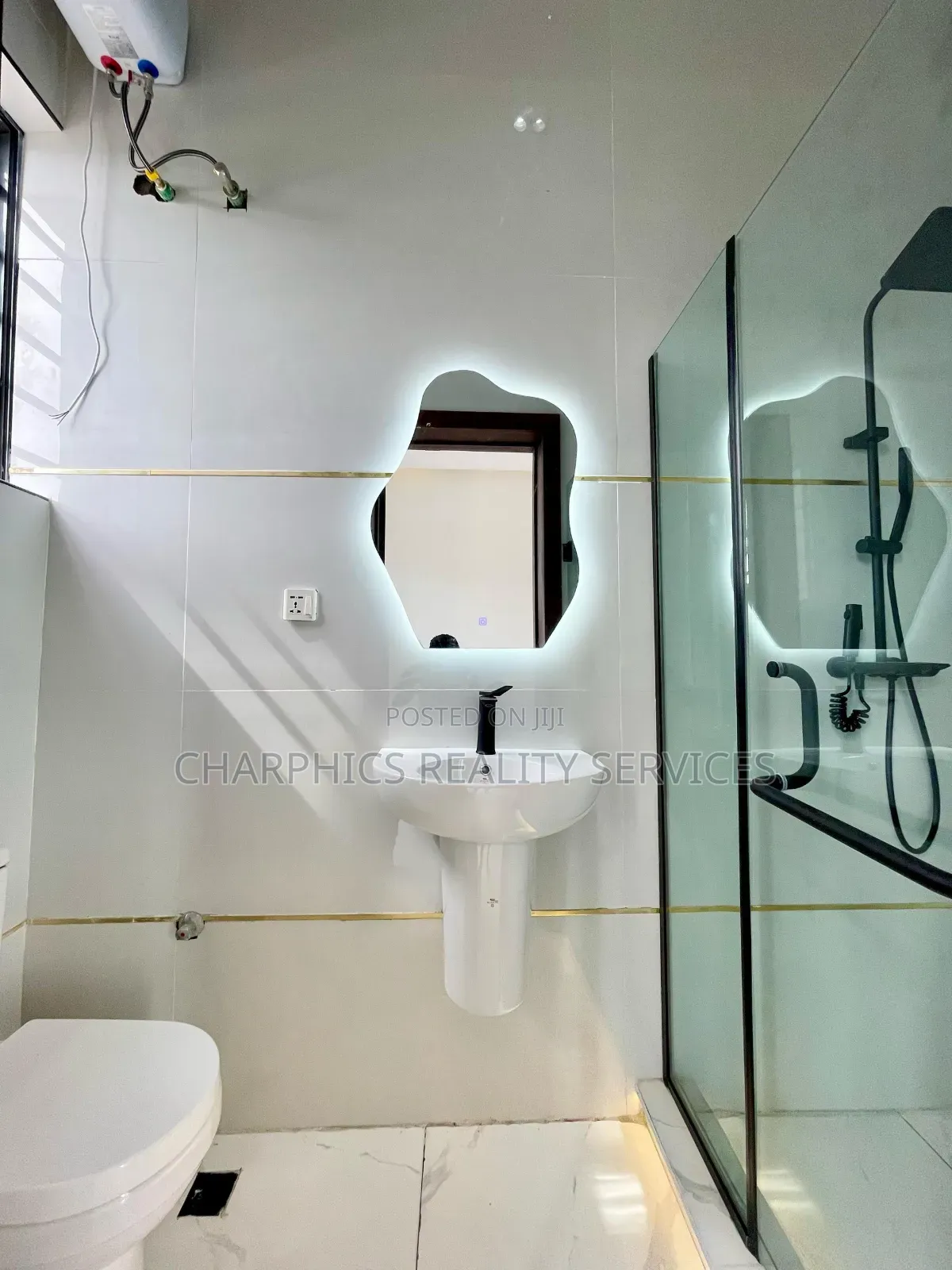5bdrm Duplex in Idado for sale