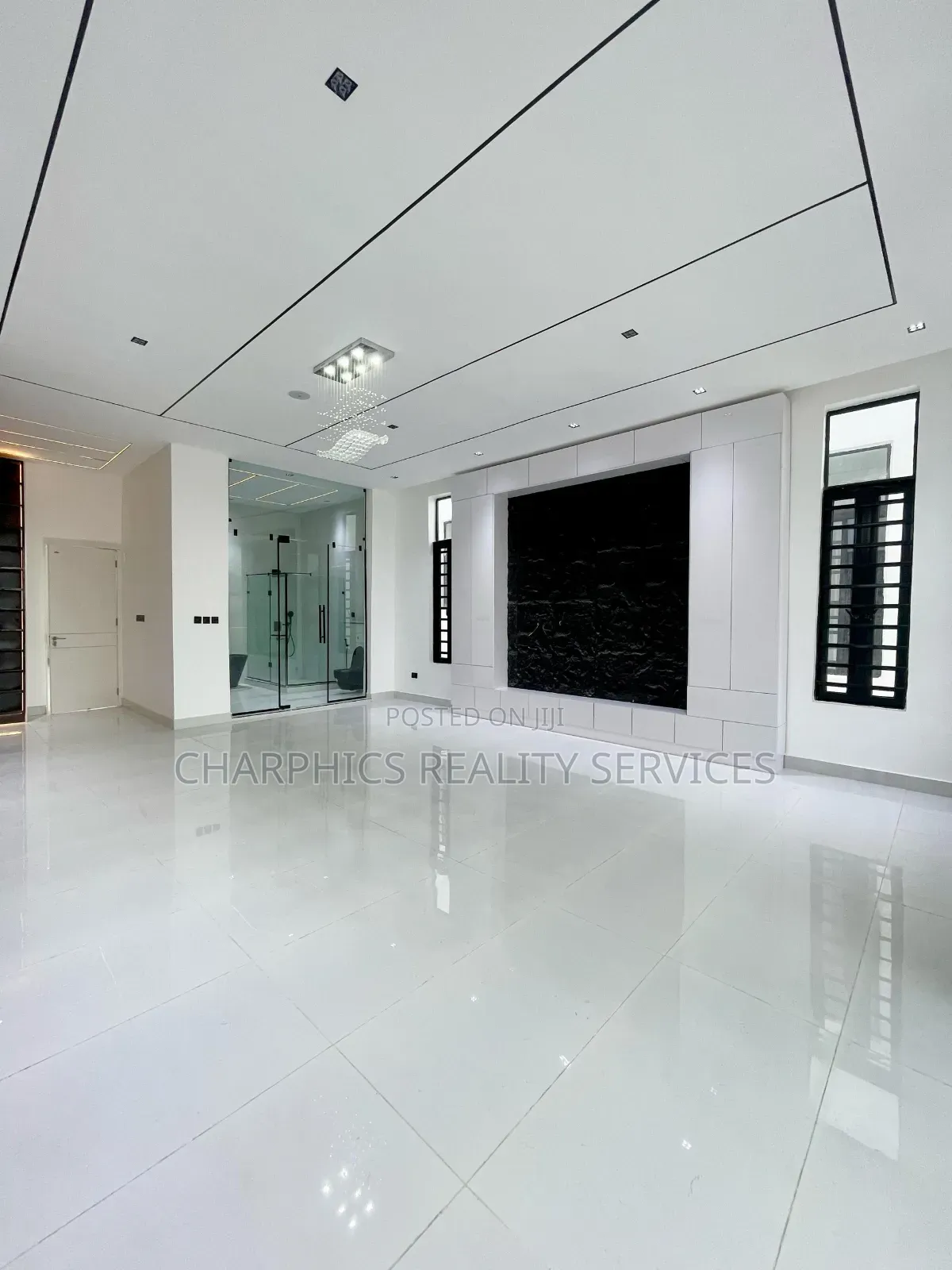5bdrm Duplex in Chevron for sale